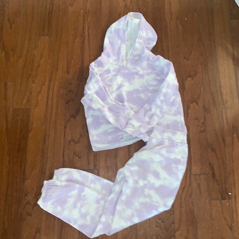 Girls 2 piece tie dye purple sweat set!